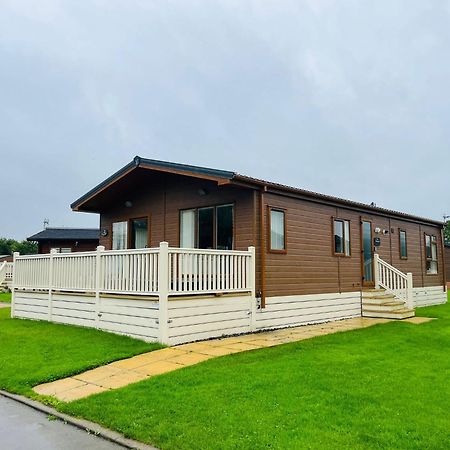 מאלטון Rowan Lodge With Hot Tub מראה חיצוני תמונה