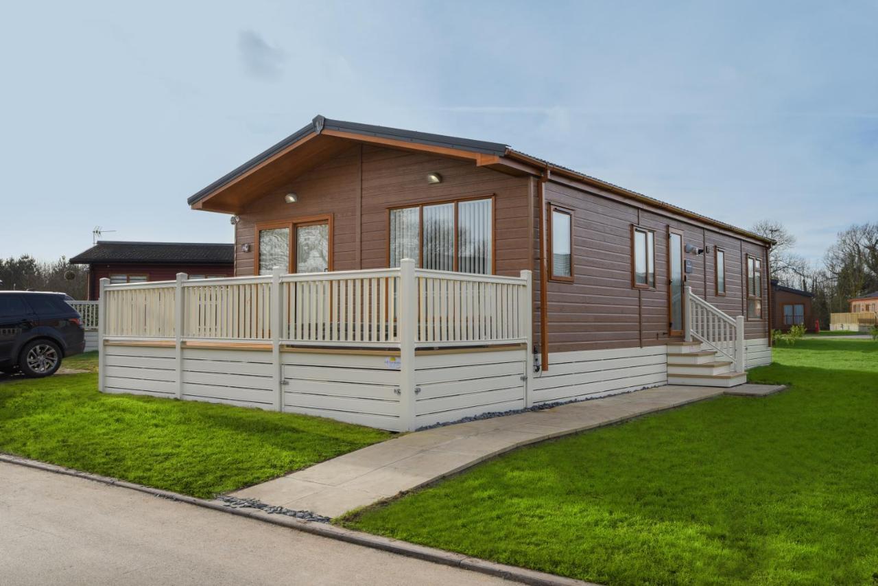 מאלטון Rowan Lodge With Hot Tub מראה חיצוני תמונה