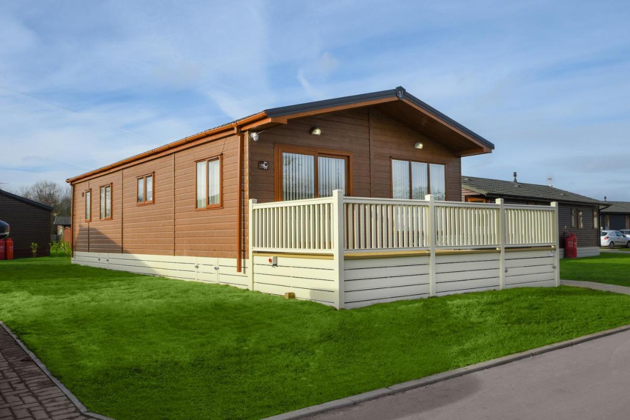 מאלטון Rowan Lodge With Hot Tub מראה חיצוני תמונה