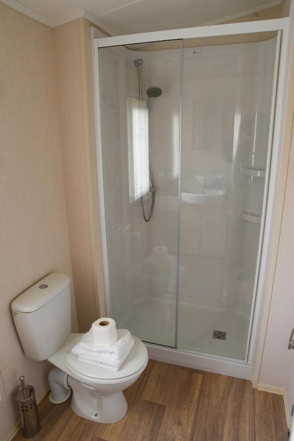 מאלטון Rowan Lodge With Hot Tub מראה חיצוני תמונה